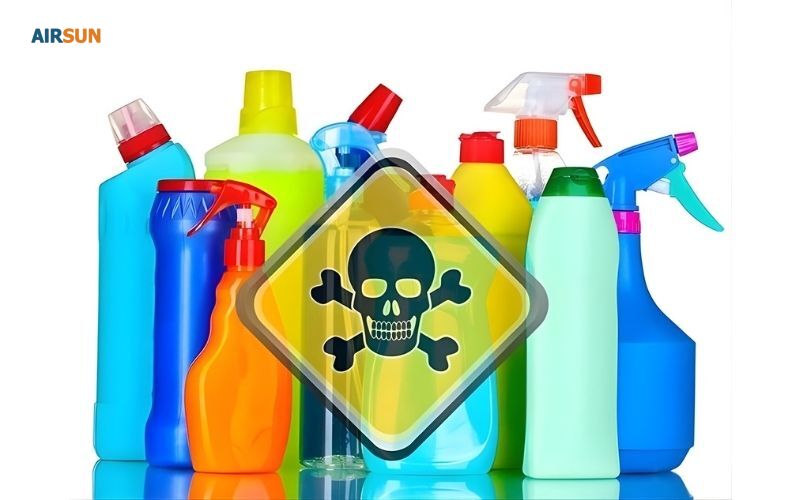 Khí độc từ hoá chất tẩy rửa