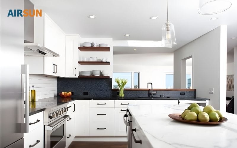 Không khí bếp thoáng mát, sạch sẽ