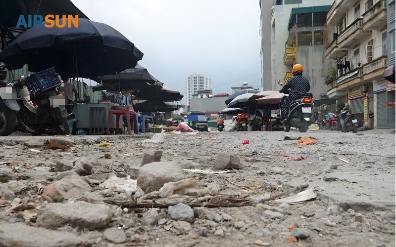 Con đường đình trệ xây dựng biến thành chợ cóc buôn bán