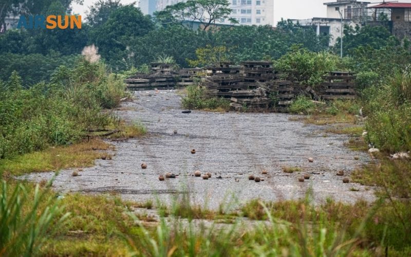 Chiếc trụ cầu bị bỏ xó nhiều năm trời