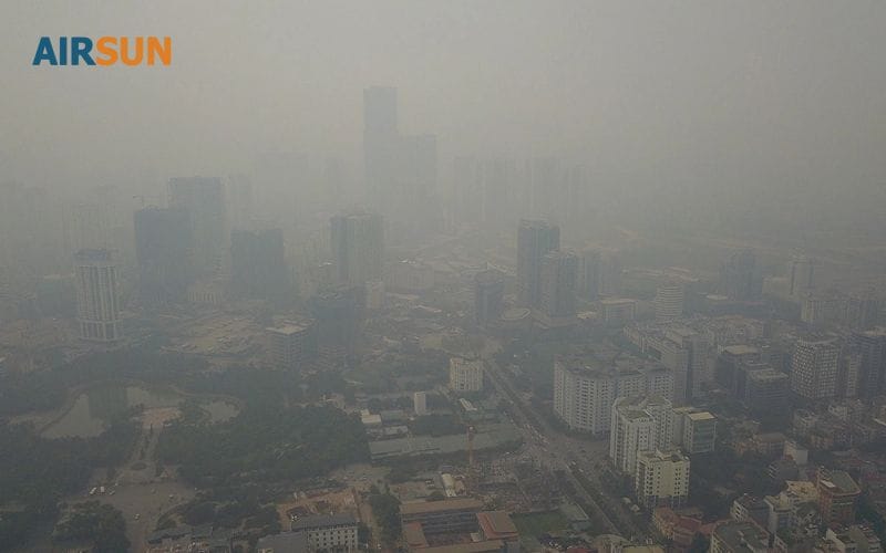 Thành phố mờ mịt trong "sương"