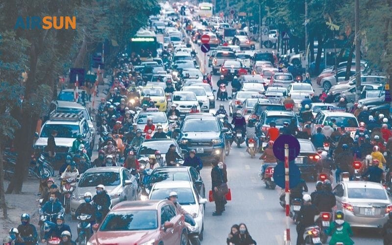 Tắc đường giờ cao điểm khiến mức độ ô nhiễm nặng